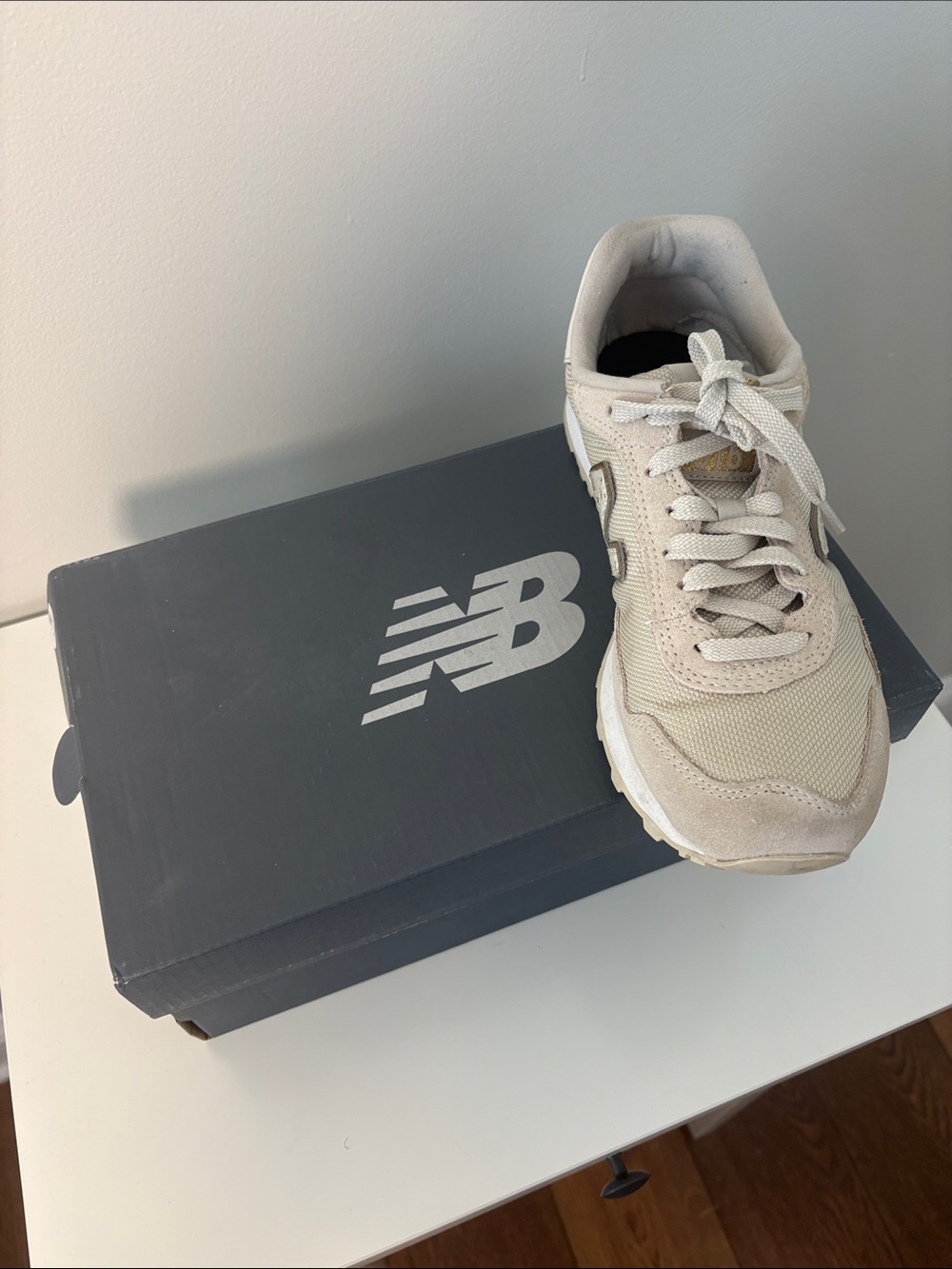 New Balance Beige and Gold Lace-Up Sneakers 7 Wide - Picture 12 of 12